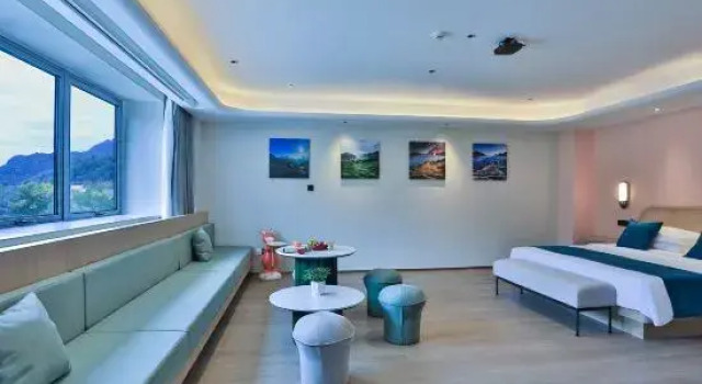 Трёхместный люкс Cloud and straw meet the building block hotel