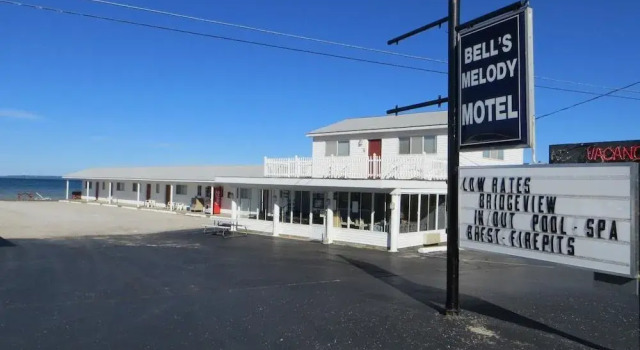 Bells Melody Motel, Забронировать Мотель Макино-Сити штат Мичиган, рядом с Дом ужасов Mackinaw Manor Haunted Mansion