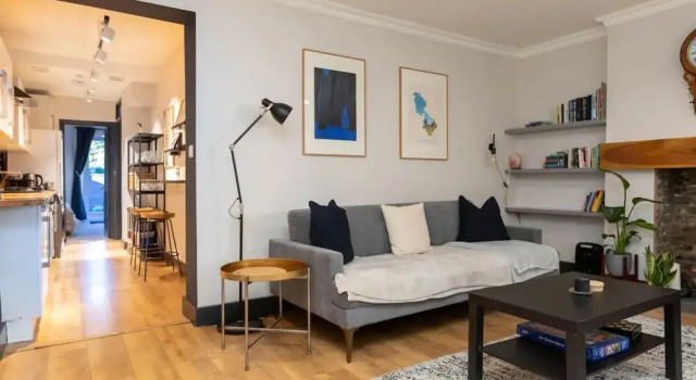 Stylish 2 Bedroom Flat With Large Private Garden, Забронировать Отель Отели Англии 3 звезды, 3*