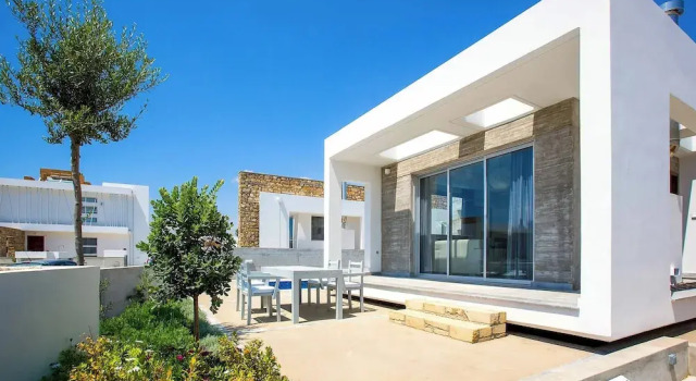 Villa Cerulean Paphos, Rezerwuj Willa Hotele w Pafos z parkingiem, w pobliżu Paphos Archaeological Park, Parking