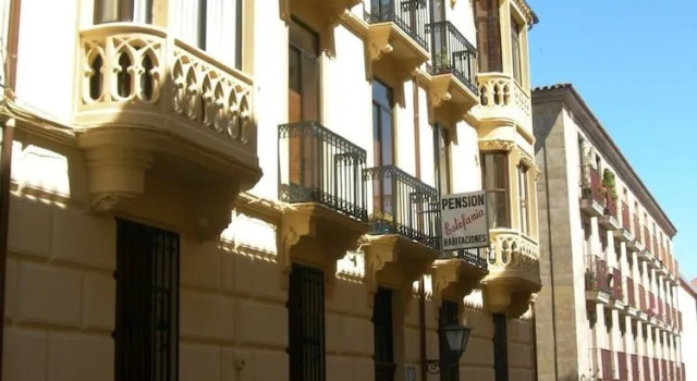 Pension Estefania, Забронировать Отель Недорогие отели Саламанки, рядом с Cueva de Salamanca, недорого