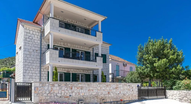 Awesome Home In Vinisce, Забронировать Отель Отели Винишче с бассейном, рядом с Пляж Смоквина, Бассейн