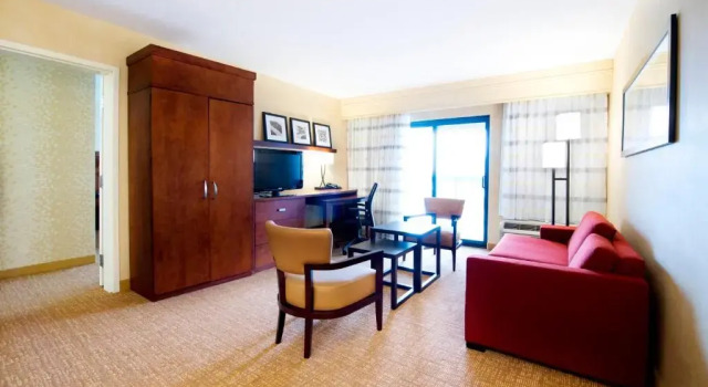 Люкс Courtyard by Marriott Mississauga-Airport Corporate Centre West