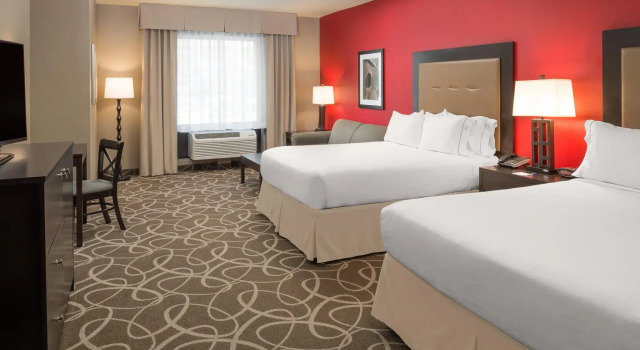 Четырёхместный номер Standard Holiday Inn Express Klamath - Redwood Ntl Pk Area by IHG