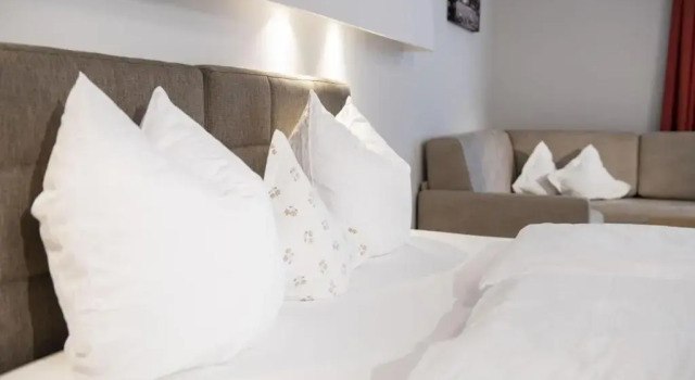 Полулюкс Deluxe Hotel Neuwirt