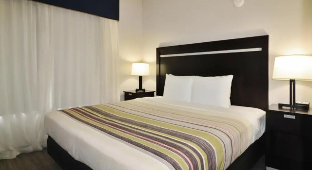 Двухместный люкс c 1 комнатой Country Inn & Suites by Radisson, Jacksonville - Orange Park