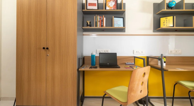 Кровать в общем номере The Covie Viman Nagar 102