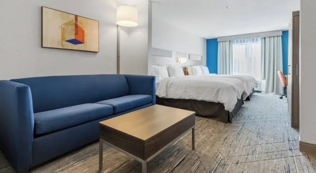 Четырёхместный люкс Holiday Inn Express & Suites Starkville by IHG