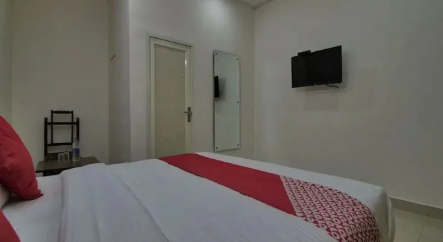 Hotel Lake View by OYO Rooms