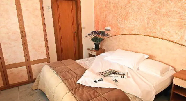Residence Brown, Забронировать Отель Отели Римини - центра городов - Римини с бассейном, Бассейн
