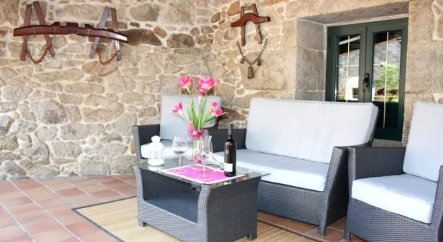 House With 5 Bedrooms in Cuntis, With Wonderful Lake View, Private Poo, Prenota Casa vacanze  