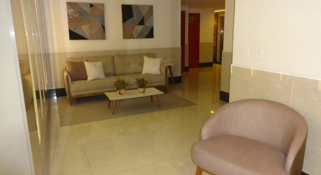 Magnífico APARTAMENTO de Charme - 3 quartos AR CONDICIONADOS SPLIT - Beira Mar, 2 banheiros, 2 Vagas Garagem, 4 Varandas, 2 Elevadores, Redes para Descanso, Wi-Fi, Air Fryer, Disney Plus, HBO Max, Cadeiras de Praia e Caixa Térmica, Забронировать Отель Гуарапари Эспириту-Санту, рядом с Culture House