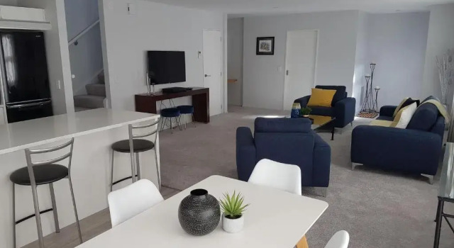 Delightful Petone Townhouse, Rezerwuj Hotel Hotele w Auckland Region z parkingiem, Parking