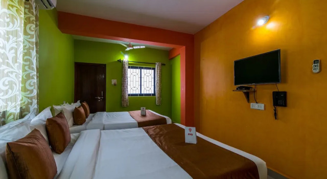 OYO 10793 near Baga Beach, Rezerwuj Hotel Hotele w North Goa z parkingiem, Parking