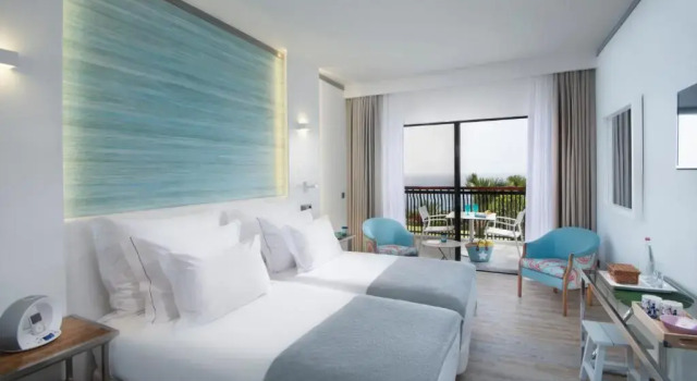 Трёхместный номер с видом на море Hotel Baia Azul