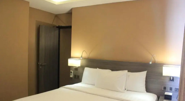 Полулюкс Biz Hotel Batam