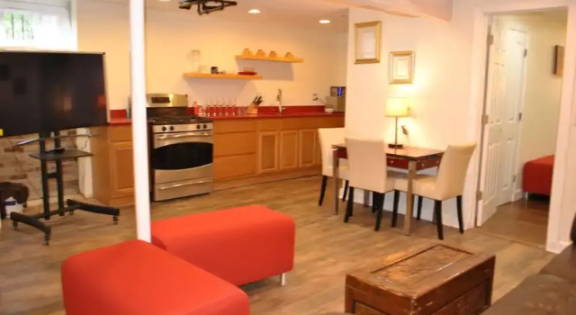 l 3 into Newark Airport Lower Level Apartment