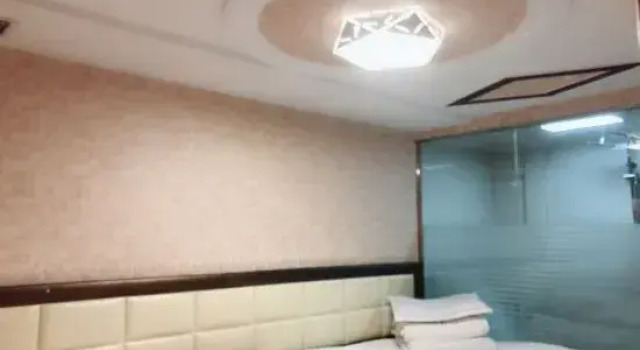 Locomotive Movie Theme Hotel, Rezerwuj Hotel Qiqihar Heilongjiang