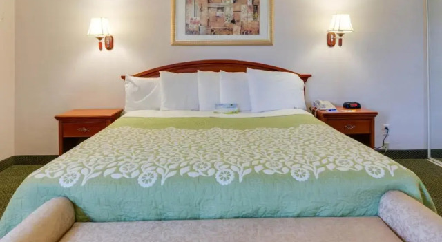 Люкс Days Inn & Suites by Wyndham Fullerton