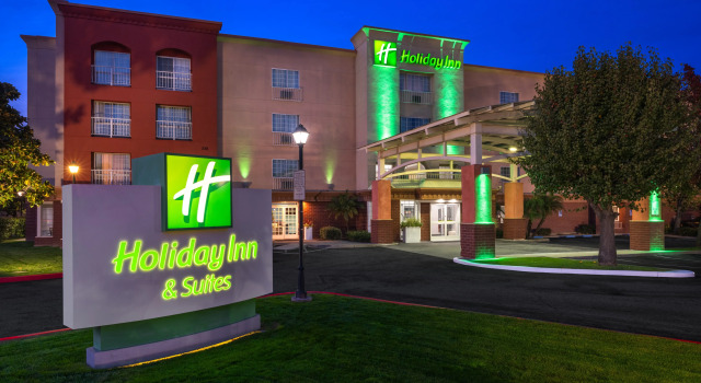 Holiday Inn & Suites San Mateo - SFO by IHG, Забронировать Отель Отели Сан-Матео 3 звезды, рядом с The San Mateo Japanese Garden, 3*