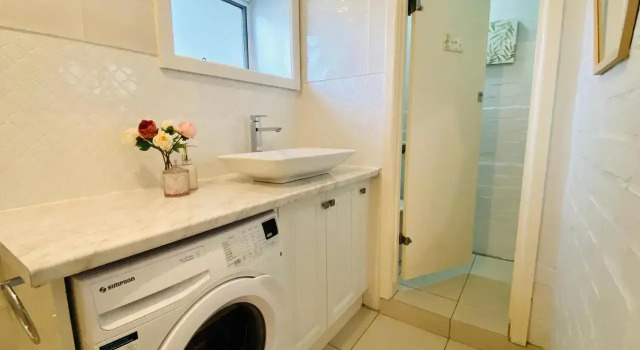 The Wheelhouse - 2BR Waterfront Apt in town, Забронировать Отель Отели Gippsland 4 звезды, 4*