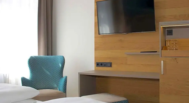 Hotel Ross, Забронировать Отель Отели Майсен с парковкой, рядом с Замок Альбрехтсбург Майссен, Парковка