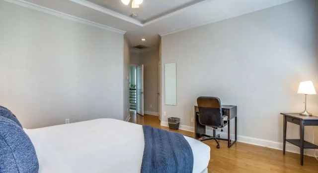 Stunning Oak Lawn Townhouse Close to everything, Забронировать Отель Даллас Dallas - Fort Worth Metropolitan Area, рядом с Lee Park