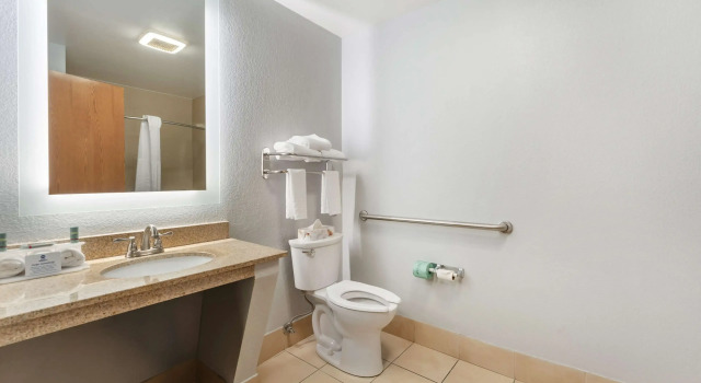 Четырёхместный номер Standard Best Western St. Clairsville Inn & Suites