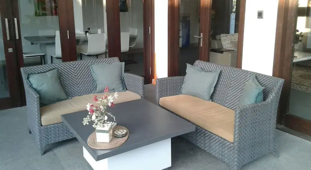 Villa Rumah Putih Abu Abu, Забронировать Отель Матарам Ломбок