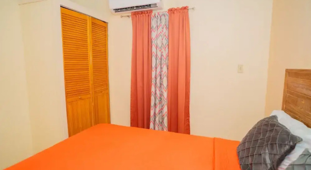 Двухместный номер Classic Цокольный этаж Connies Comfort Suites