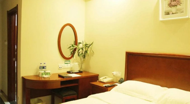 Green Tree Inn Yichang Three Gorges Dam University Business Hotel, Rezerwuj Hotel Yichang Hubei