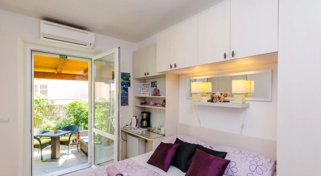 Apartments & Room Frane