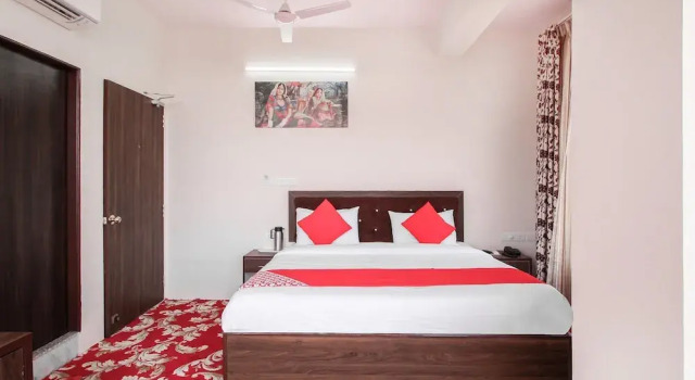 Люкс Deluxe OYO 35787 Hotel Lotus