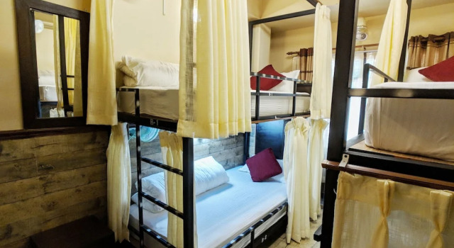 Кровать в общем номере с видом на озеро Hotel Forest Lake Backpackers Hostel