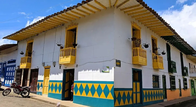La Casa Amarilla, Prenota Hotel Jardin Antioquia