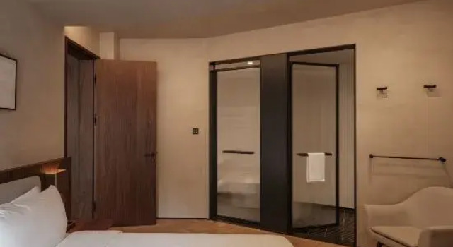 Люкс с 2 комнатами с балконом Yin Hotels Guangzhou
