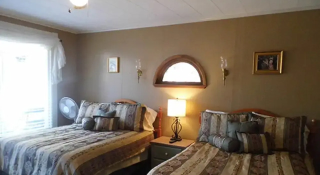 Четырёхместный номер Standard Otter Creek Inn
