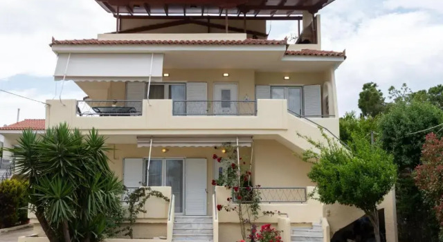 Rose's House (Near Airport)