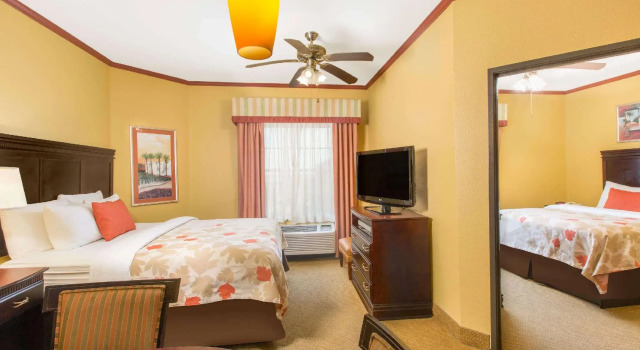 Четырёхместный люкс c 1 комнатой Hawthorn Extended Stay by Wyndham Corpus Christi Padre Is