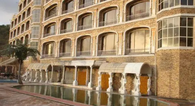 Imperial Palace, Varaa Hotelli Hotellit New Delhi uima-altaalla, Uima-allas