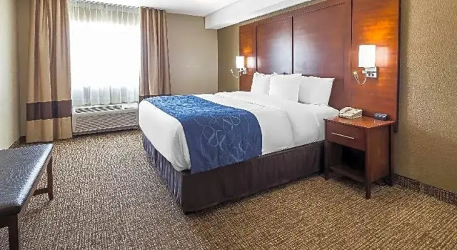 Люкс Standard Comfort Suites El Paso Airport