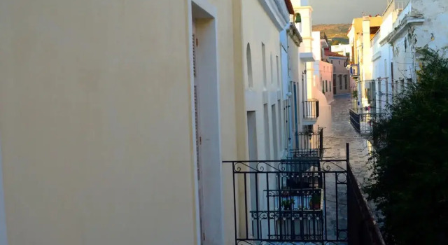 Sophisticated Central House In Tinos, Забронировать Отель Тинос Тинос, рядом с Церковь Кехровуни