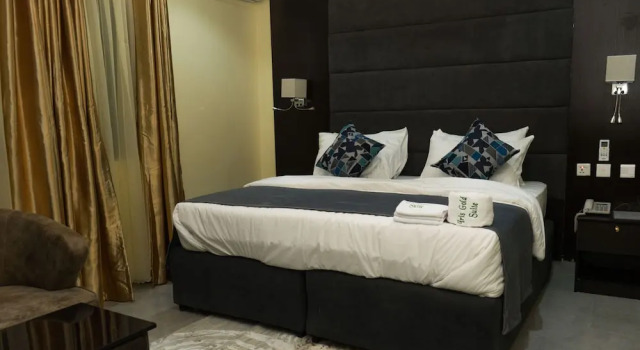 Royal Suite Iris Gold Suite