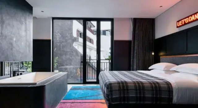 Люкс с балконом и с красивым видом из окна HIHAT Pioneer Art Hotel