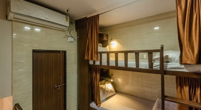 Кровать в общем номере (мужской номер) Awesome Dormitory