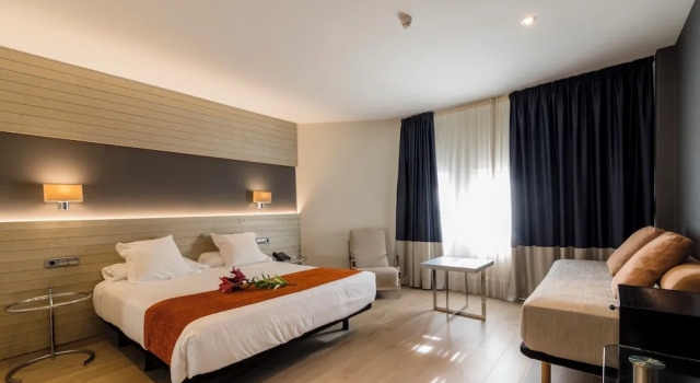 Полулюкс Hotel Avenida