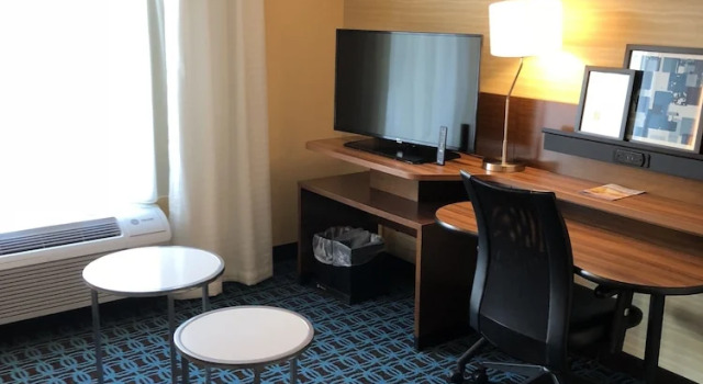 Двухместный люкс Fairfield Inn & Suites by Marriott Decorah