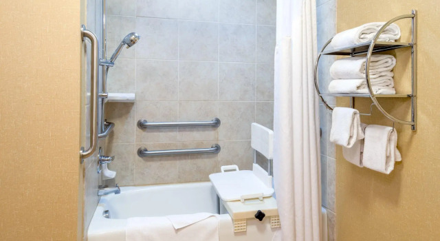 Четырёхместный номер Standard Holiday Inn & Suites Grand Junction-Airport by IHG