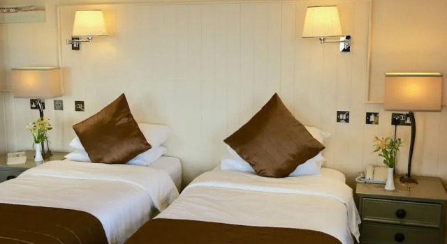 La Grande Mare Hotel Golf & Country Club, Book Hotel Castel Guernsey