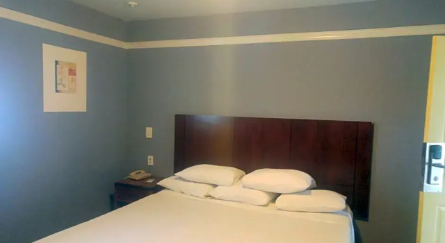 Четырёхместный номер Standard Riviera Motel